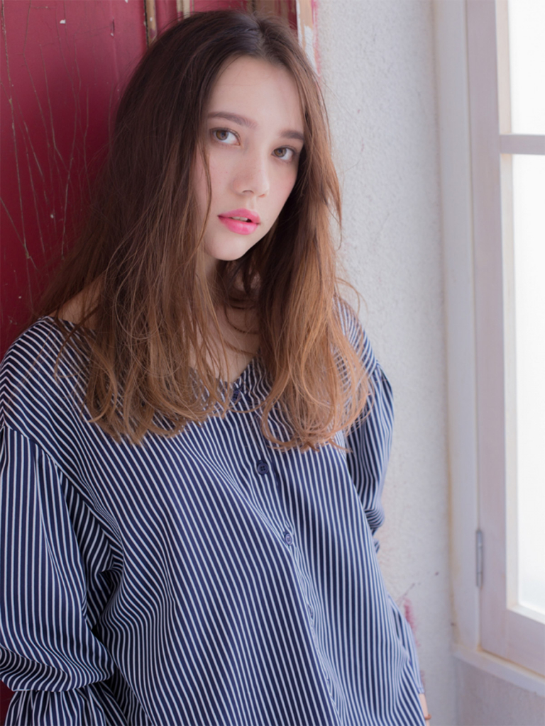エレガンス リッチのヘアスタイル「ナチュラウェーブロング」の拡大画像