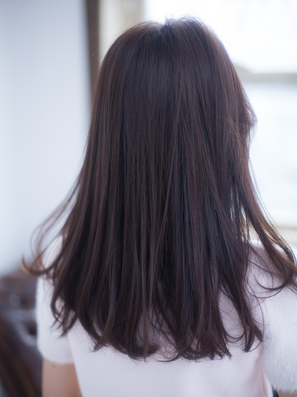 エレガンス　フルールのヘアスタイル「センターパートの小顔シルエット」の背面画像