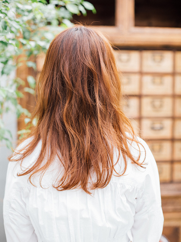 エレガンス　フルールのヘアスタイル「大人っぽロングヘア」の背面画像