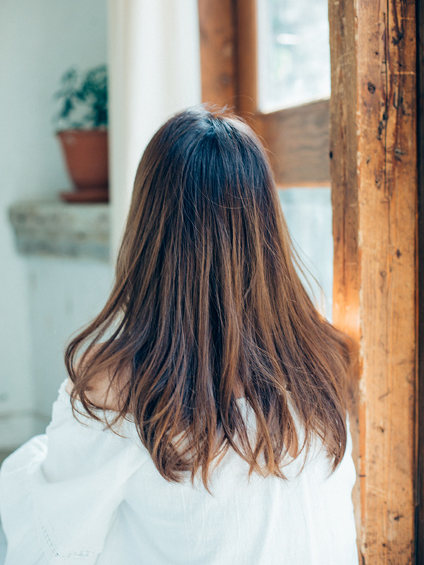 ヘアガーデンのヘアスタイル「エレガントロングスタイル」の背面画像