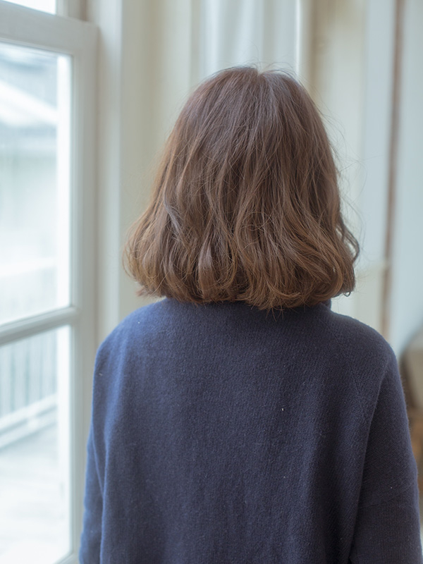 モッズヘア　フジオカのヘアスタイル「愛され無造作クシュっとボブ」の背面画像