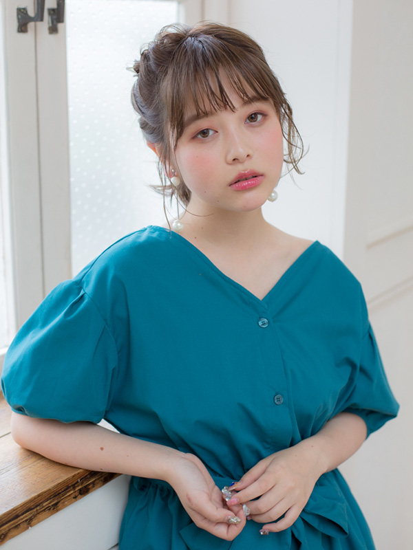 エレガンス リッチのヘアスタイル「ショートバングでキュートアレンジ」の拡大画像